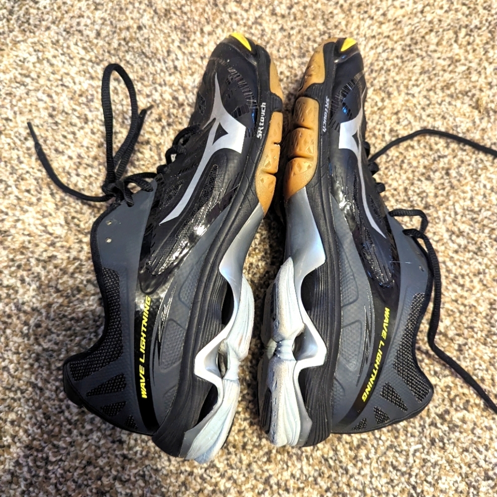 Mizuno Wave Lighting Volleyball Shoes